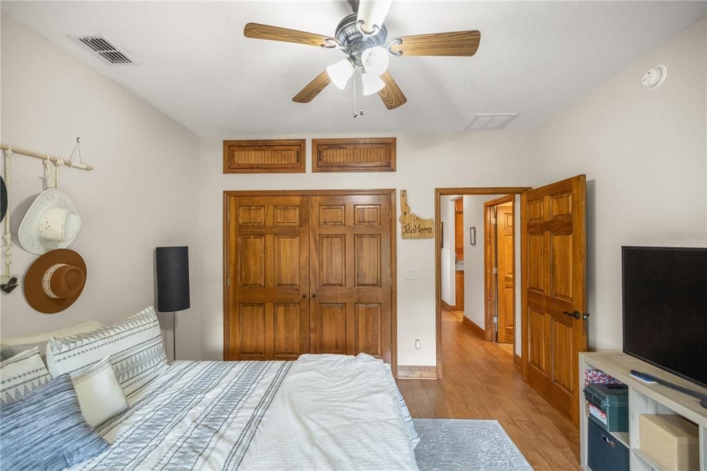 For Sale: $399,900 (3 beds, 2 baths, 1888 Square Feet)