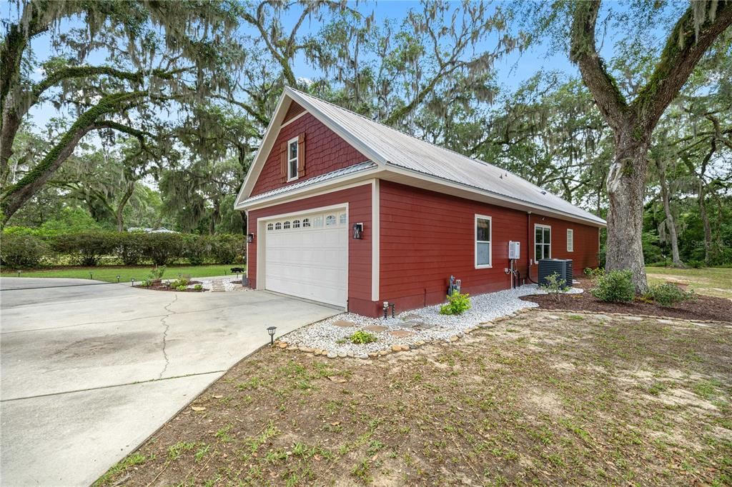 For Sale: $399,900 (3 beds, 2 baths, 1888 Square Feet)