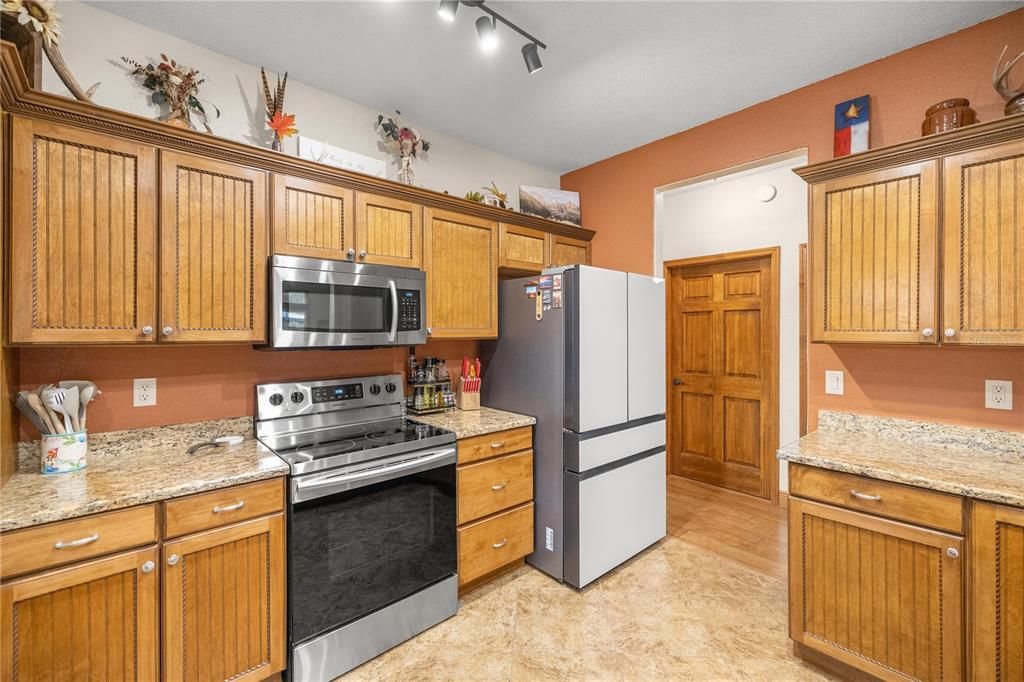 For Sale: $399,900 (3 beds, 2 baths, 1888 Square Feet)