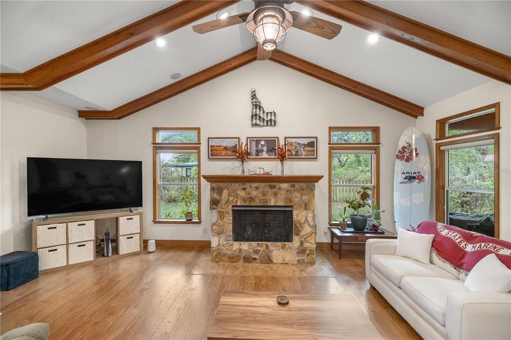 For Sale: $399,900 (3 beds, 2 baths, 1888 Square Feet)