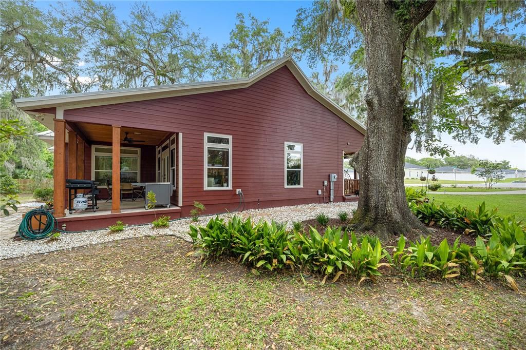 For Sale: $399,900 (3 beds, 2 baths, 1888 Square Feet)
