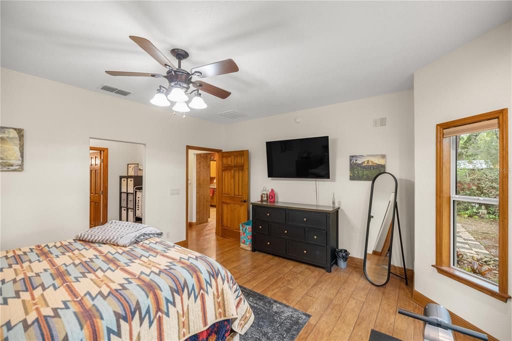 For Sale: $399,900 (3 beds, 2 baths, 1888 Square Feet)