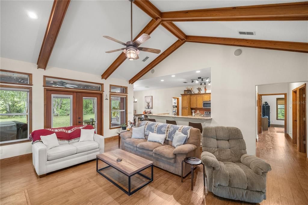For Sale: $399,900 (3 beds, 2 baths, 1888 Square Feet)