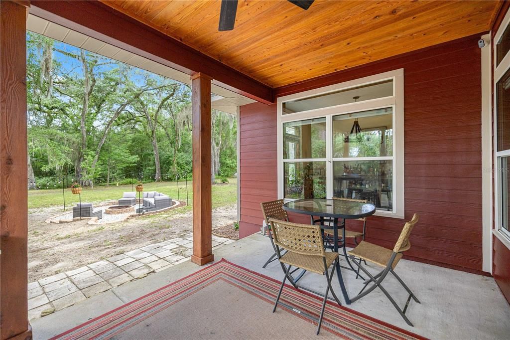 For Sale: $399,900 (3 beds, 2 baths, 1888 Square Feet)