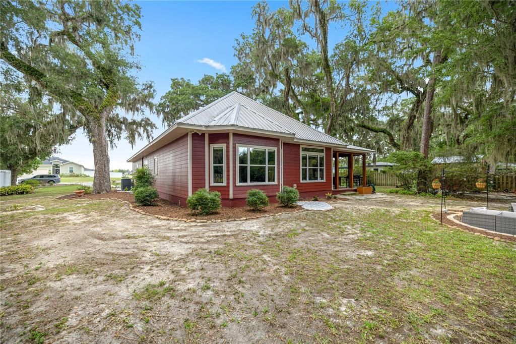 For Sale: $399,900 (3 beds, 2 baths, 1888 Square Feet)