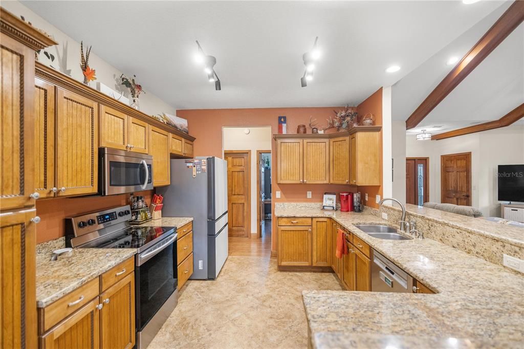 For Sale: $399,900 (3 beds, 2 baths, 1888 Square Feet)