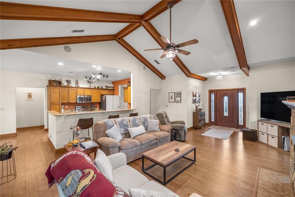 For Sale: $399,900 (3 beds, 2 baths, 1888 Square Feet)
