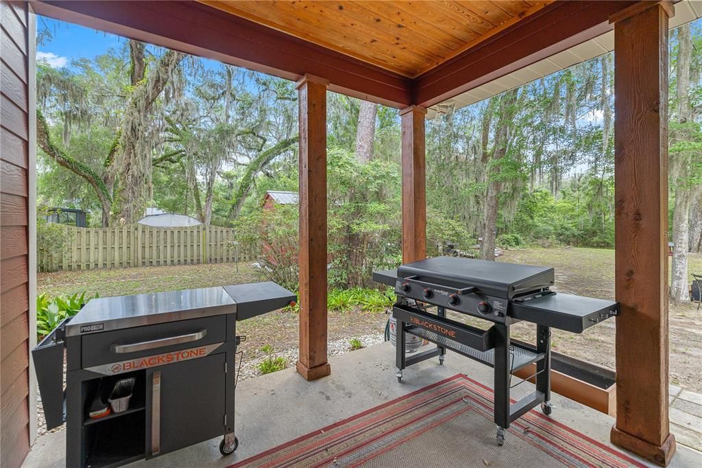For Sale: $399,900 (3 beds, 2 baths, 1888 Square Feet)