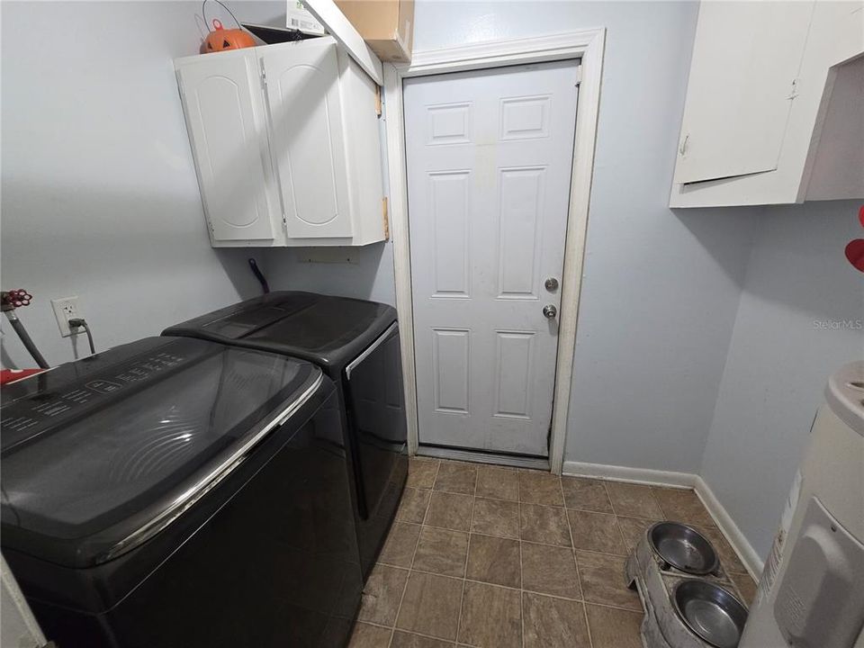 For Sale: $179,000 (2 beds, 2 baths, 1075 Square Feet)