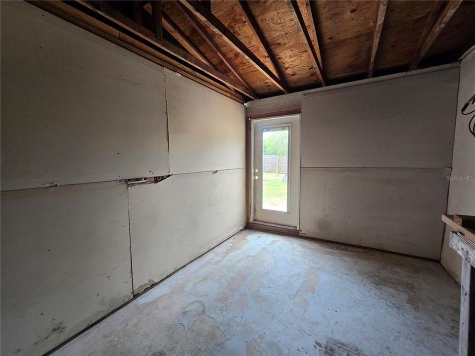 For Sale: $179,000 (2 beds, 2 baths, 1075 Square Feet)