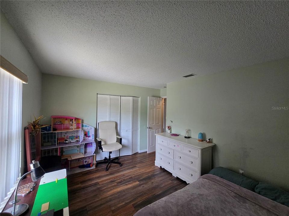 For Sale: $179,000 (2 beds, 2 baths, 1075 Square Feet)