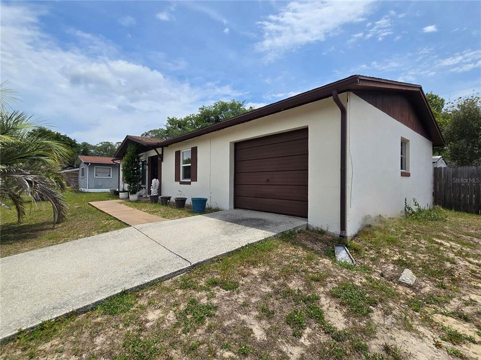 For Sale: $179,000 (2 beds, 2 baths, 1075 Square Feet)