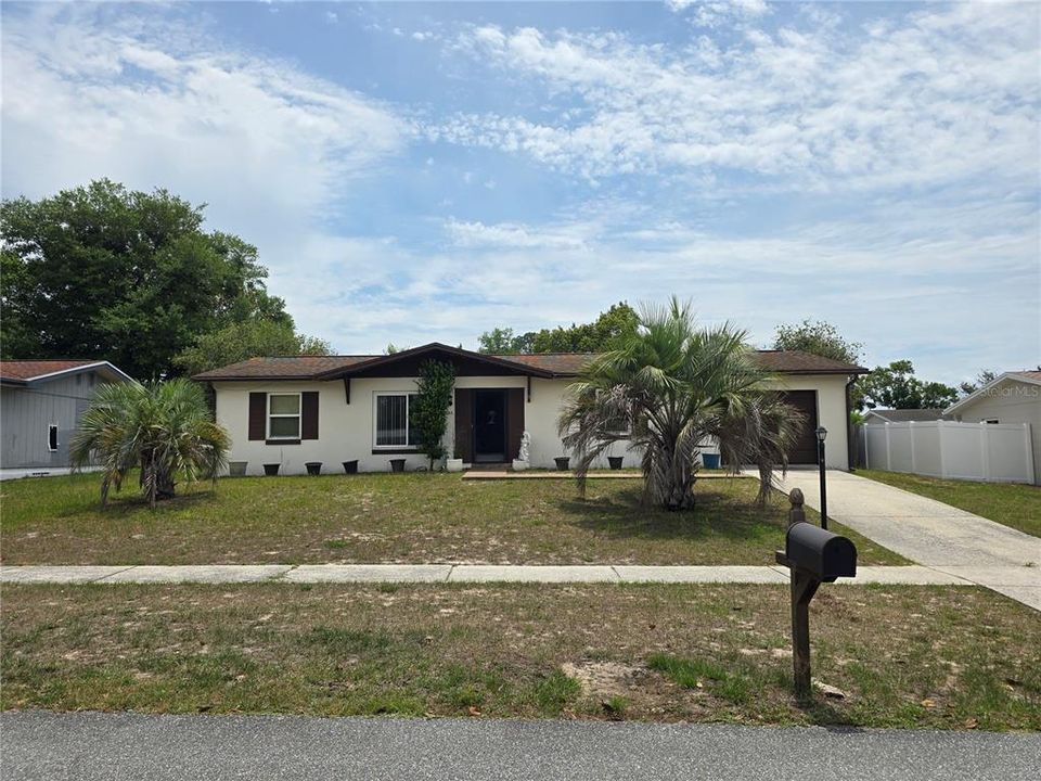For Sale: $179,000 (2 beds, 2 baths, 1075 Square Feet)