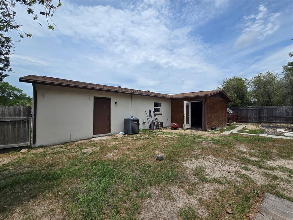 For Sale: $179,000 (2 beds, 2 baths, 1075 Square Feet)