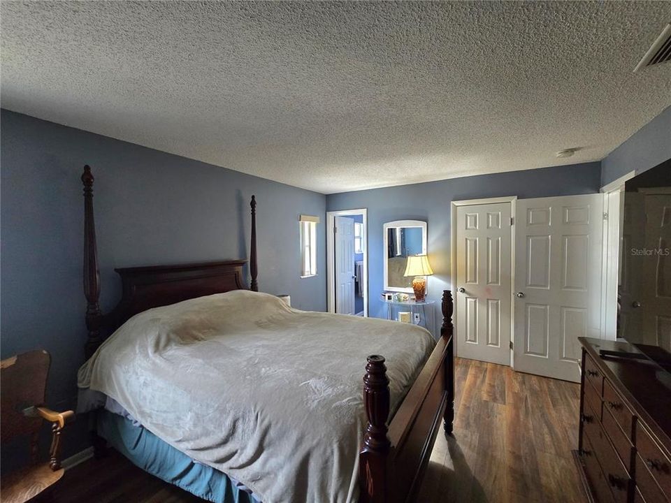 For Sale: $179,000 (2 beds, 2 baths, 1075 Square Feet)