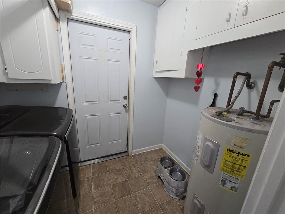 For Sale: $179,000 (2 beds, 2 baths, 1075 Square Feet)