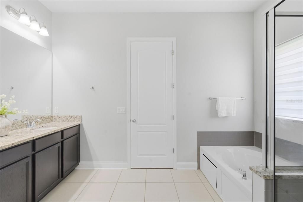En Venta: $765,000 (3 camas, 2 baños, 2227 Pies cuadrados)