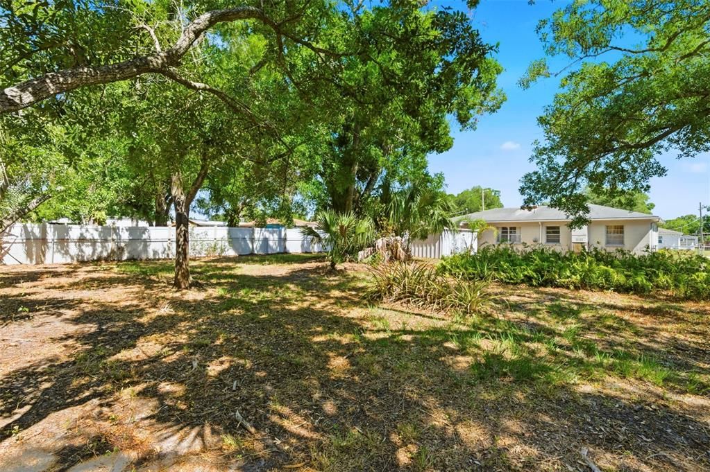 Activo con contrato: $279,900 (4 camas, 2 baños, 1175 Pies cuadrados)
