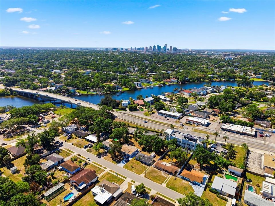 Activo con contrato: $279,900 (4 camas, 2 baños, 1175 Pies cuadrados)