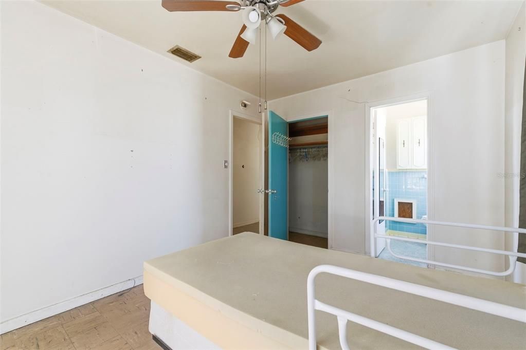 Activo con contrato: $279,900 (4 camas, 2 baños, 1175 Pies cuadrados)