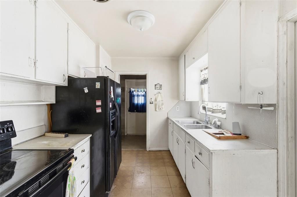 Activo con contrato: $279,900 (4 camas, 2 baños, 1175 Pies cuadrados)