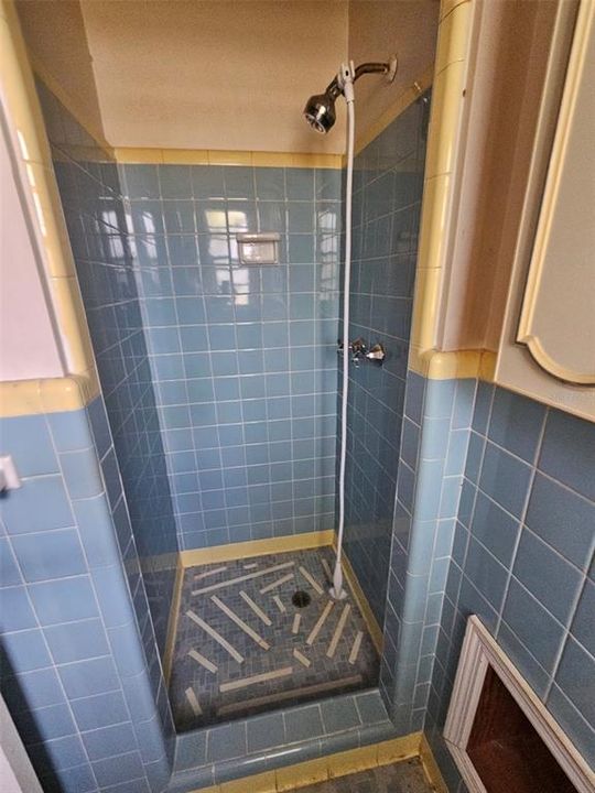 Activo con contrato: $279,900 (4 camas, 2 baños, 1175 Pies cuadrados)