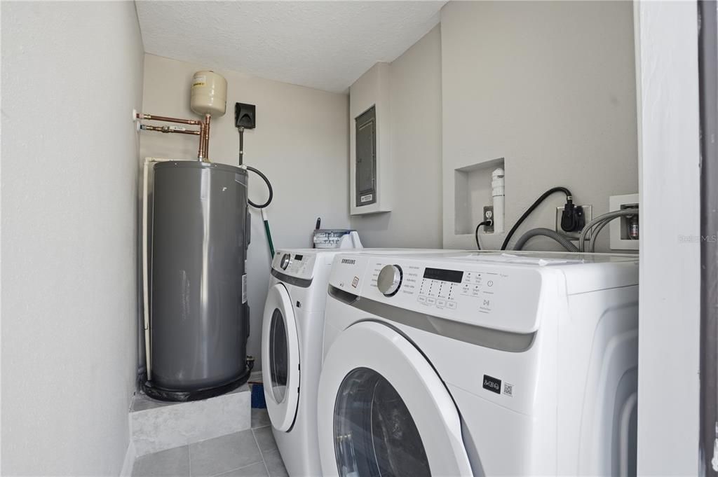 For Rent: $2,200 (3 beds, 2 baths, 1312 Square Feet)