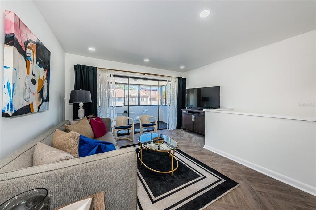 For Sale: $249,900 (2 beds, 2 baths, 930 Square Feet)