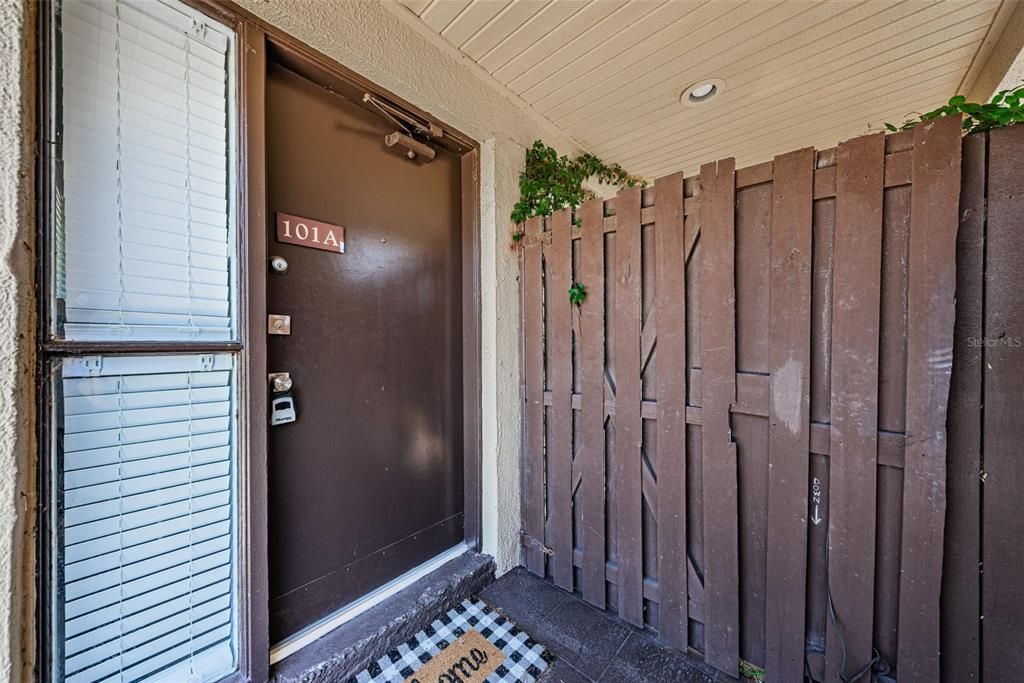For Sale: $249,900 (2 beds, 2 baths, 930 Square Feet)