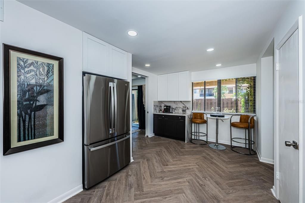 For Sale: $249,900 (2 beds, 2 baths, 930 Square Feet)