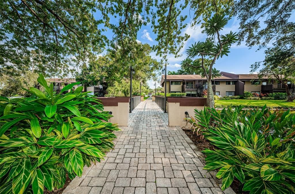 For Sale: $249,900 (2 beds, 2 baths, 930 Square Feet)
