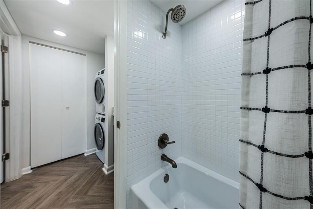 For Sale: $249,900 (2 beds, 2 baths, 930 Square Feet)