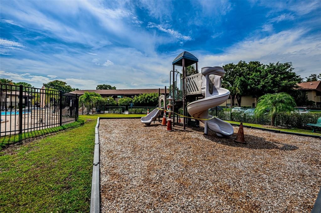 For Sale: $249,900 (2 beds, 2 baths, 930 Square Feet)
