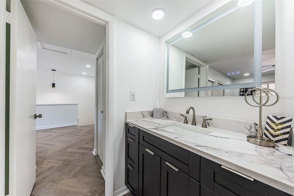 For Sale: $249,900 (2 beds, 2 baths, 930 Square Feet)