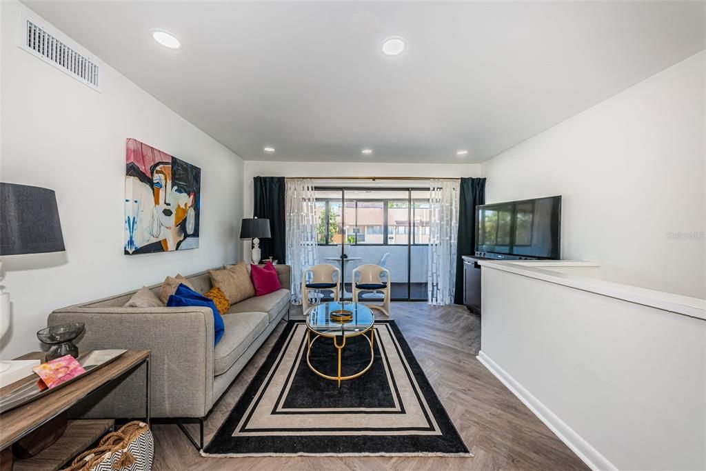 For Sale: $249,900 (2 beds, 2 baths, 930 Square Feet)