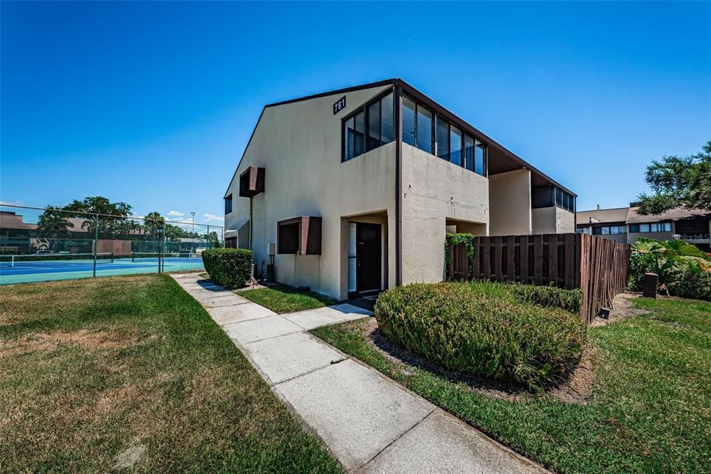For Sale: $249,900 (2 beds, 2 baths, 930 Square Feet)