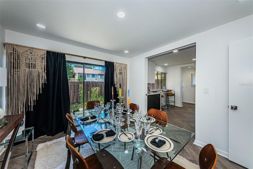 For Sale: $249,900 (2 beds, 2 baths, 930 Square Feet)