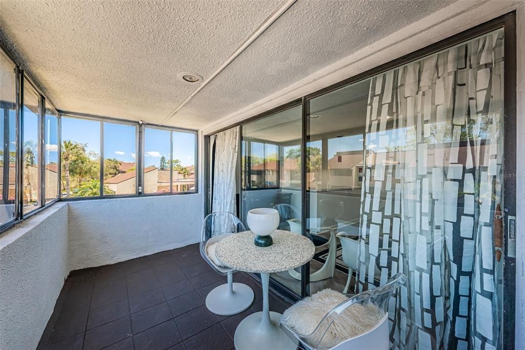 For Sale: $249,900 (2 beds, 2 baths, 930 Square Feet)