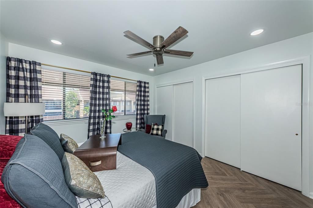For Sale: $249,900 (2 beds, 2 baths, 930 Square Feet)