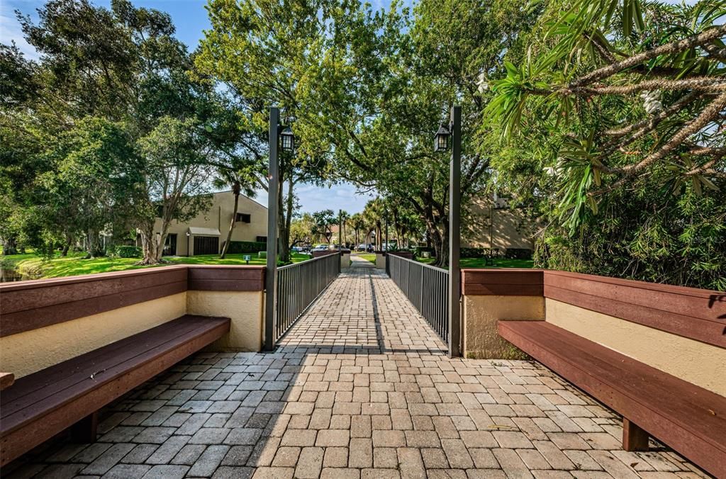 For Sale: $249,900 (2 beds, 2 baths, 930 Square Feet)