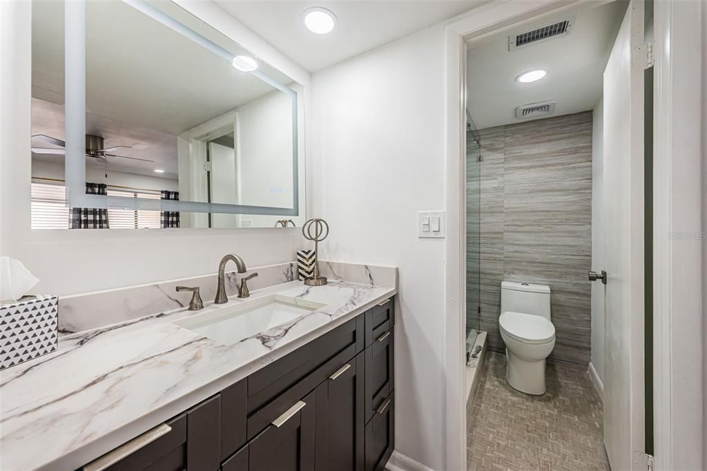 For Sale: $249,900 (2 beds, 2 baths, 930 Square Feet)