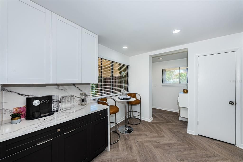 For Sale: $249,900 (2 beds, 2 baths, 930 Square Feet)
