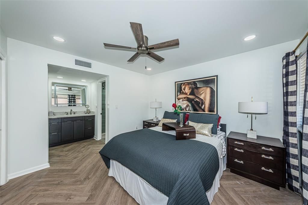 For Sale: $249,900 (2 beds, 2 baths, 930 Square Feet)