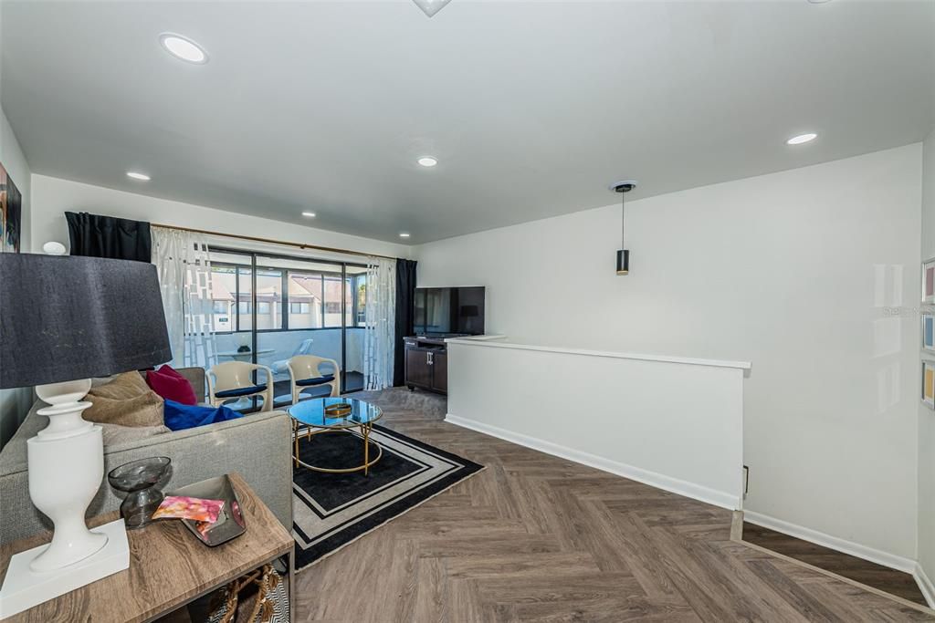 For Sale: $249,900 (2 beds, 2 baths, 930 Square Feet)