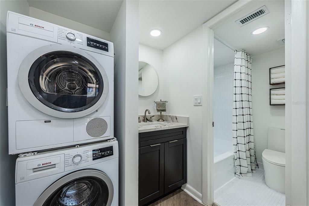 For Sale: $249,900 (2 beds, 2 baths, 930 Square Feet)