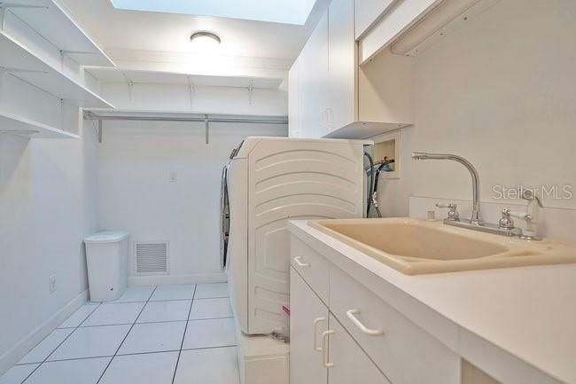 В аренду: $9,700 (4 спален, 5 ванн, 4392 Квадратных фут)