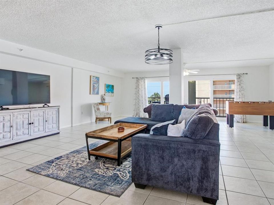 For Sale: $939,000 (3 beds, 2 baths, 2220 Square Feet)