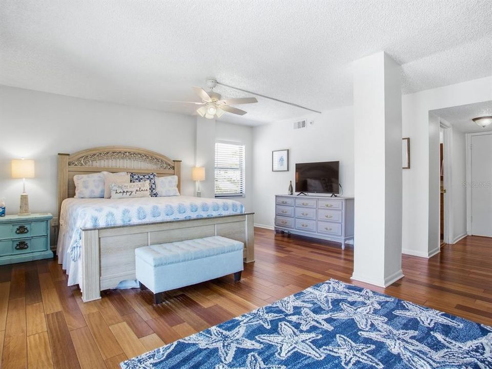 For Sale: $939,000 (3 beds, 2 baths, 2220 Square Feet)