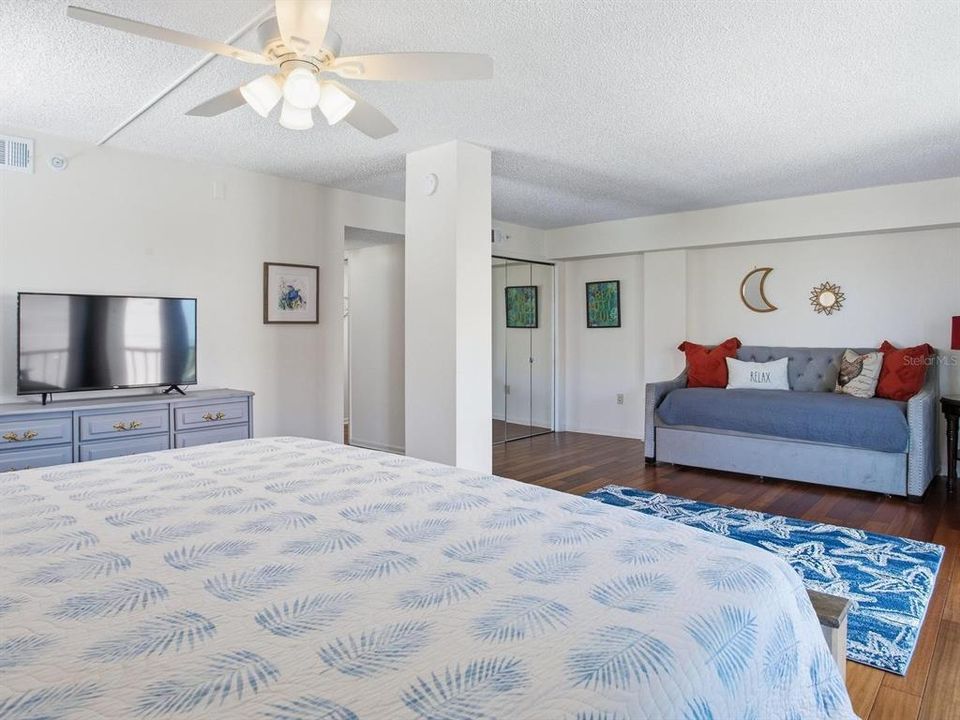 For Sale: $939,000 (3 beds, 2 baths, 2220 Square Feet)
