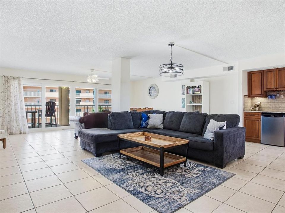 For Sale: $939,000 (3 beds, 2 baths, 2220 Square Feet)